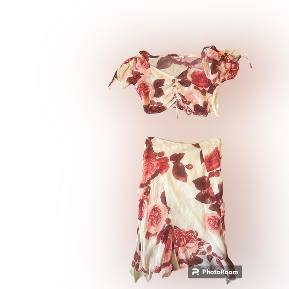 Gorgeous Italy made Andre’ floral rose print two piece dress with crop & skirt - Picture 2 of 9